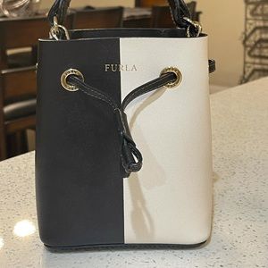 Furla Stacy saffiano leather bucket bag